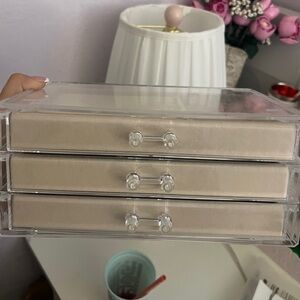 Transparent Jewelry Storage with Neutral Drawers